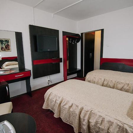 Hotel Cerbul Covasna Buitenkant foto