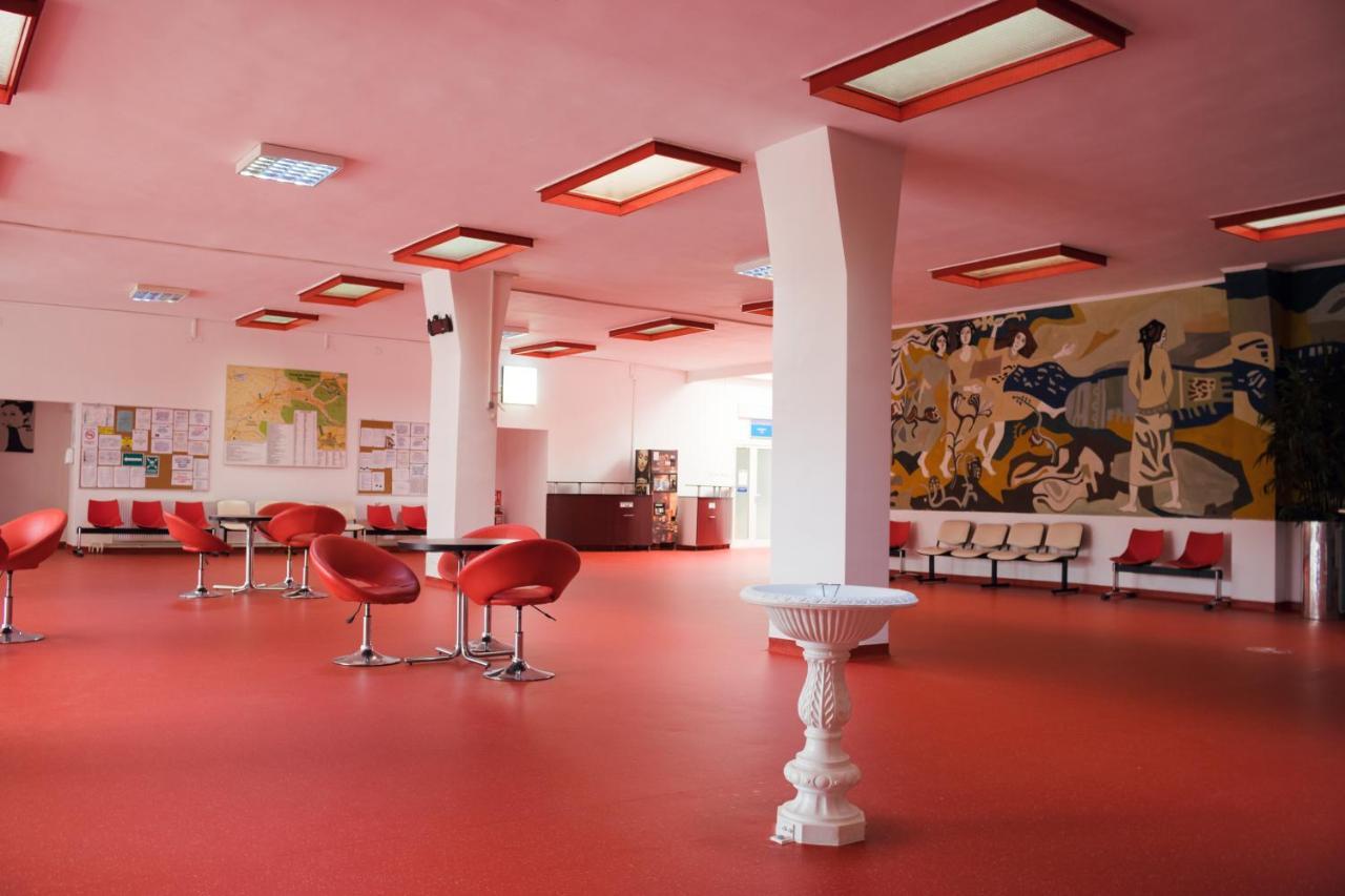 Hotel Cerbul Covasna Buitenkant foto