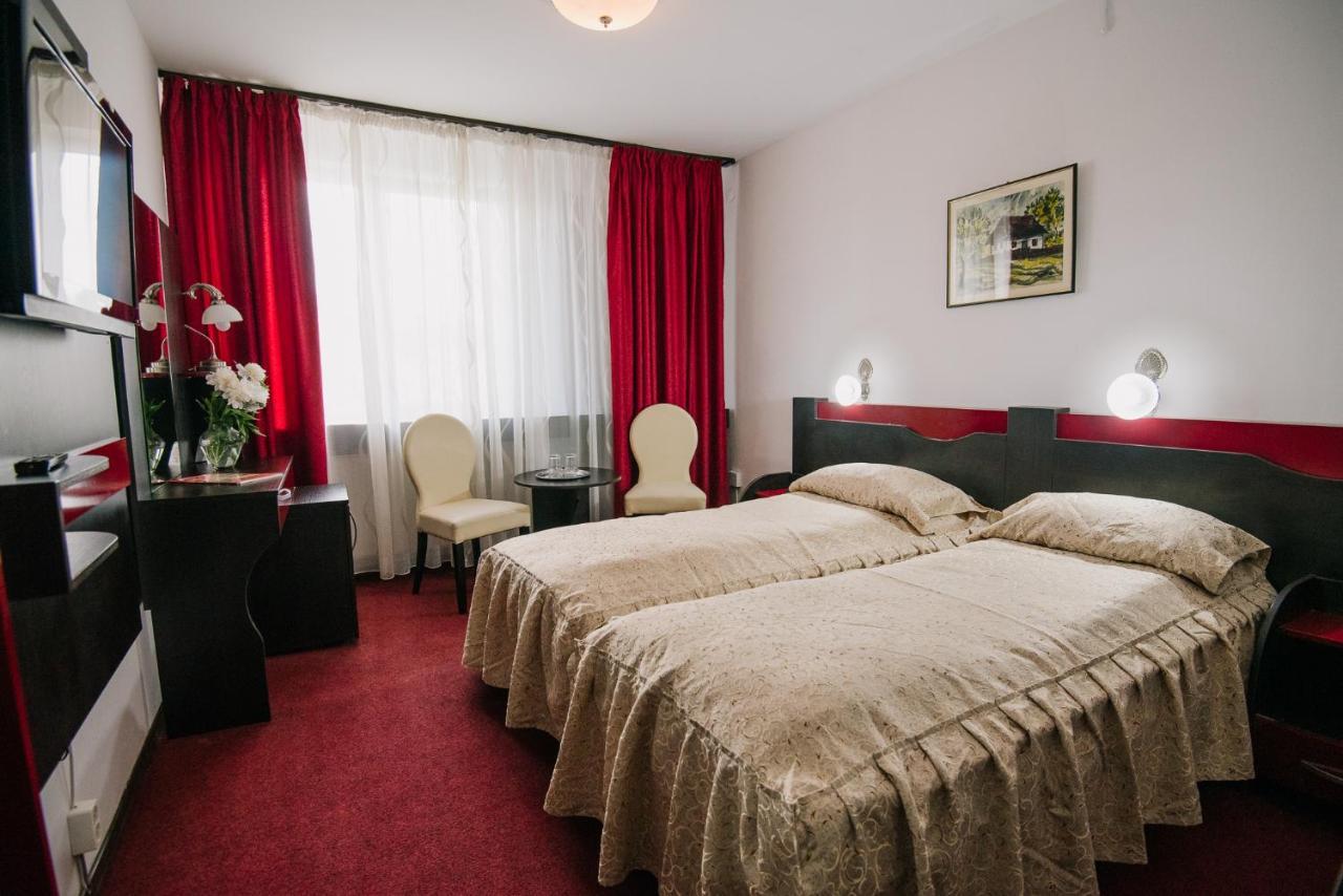 Hotel Cerbul Covasna Buitenkant foto