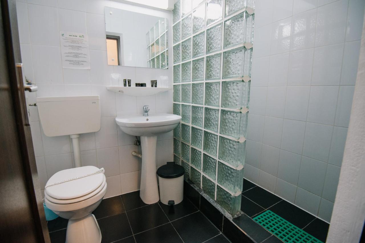 Hotel Cerbul Covasna Buitenkant foto
