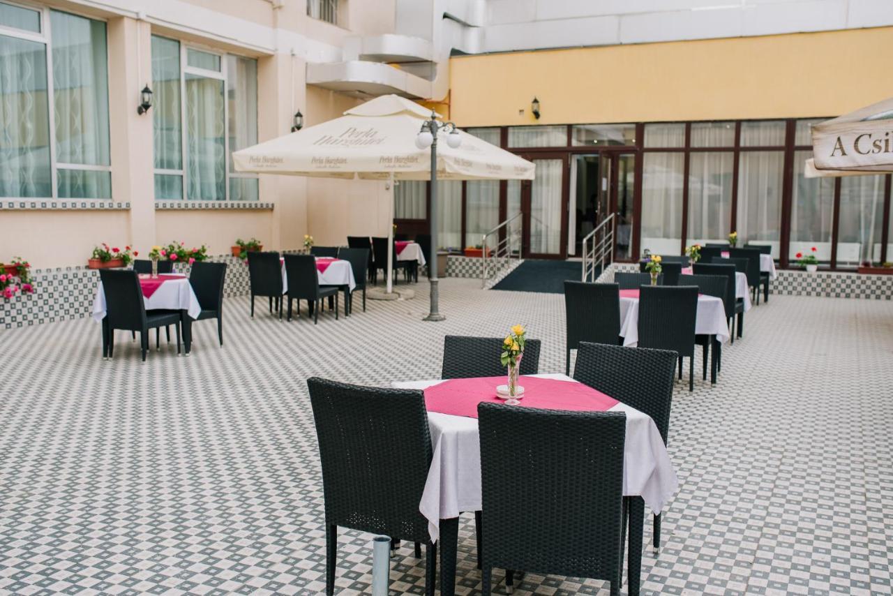 Hotel Cerbul Covasna Buitenkant foto