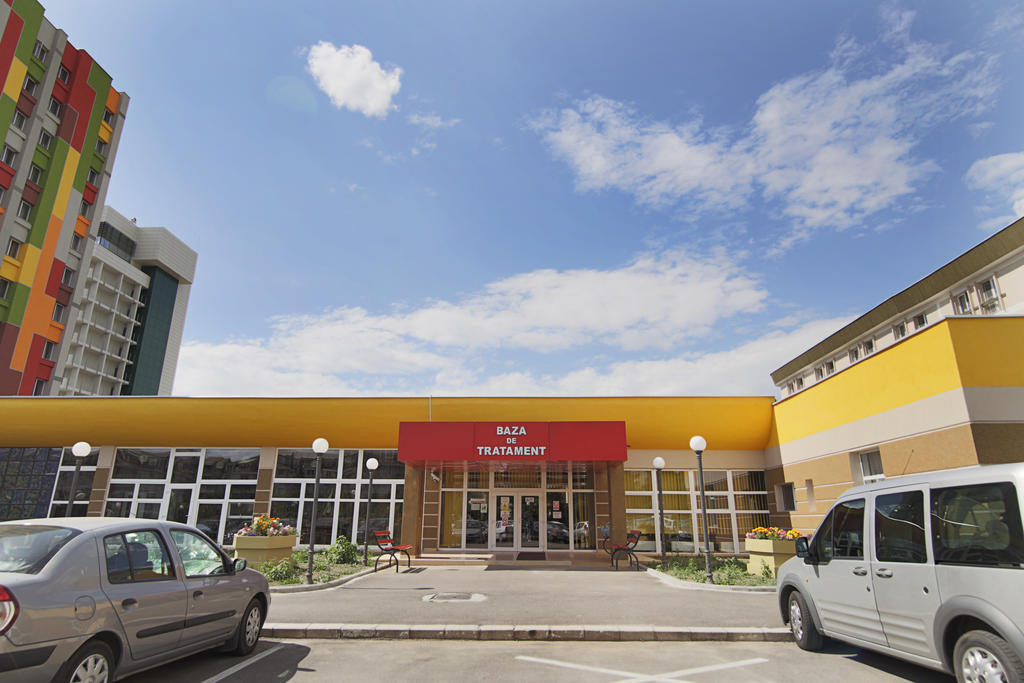 Hotel Cerbul Covasna Buitenkant foto