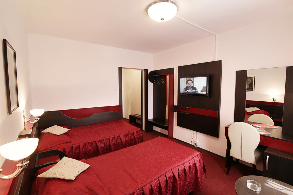 Hotel Cerbul Covasna Kamer foto