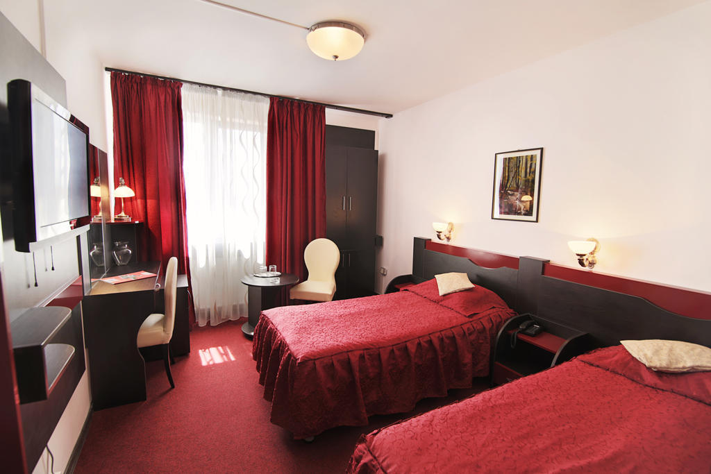 Hotel Cerbul Covasna Kamer foto