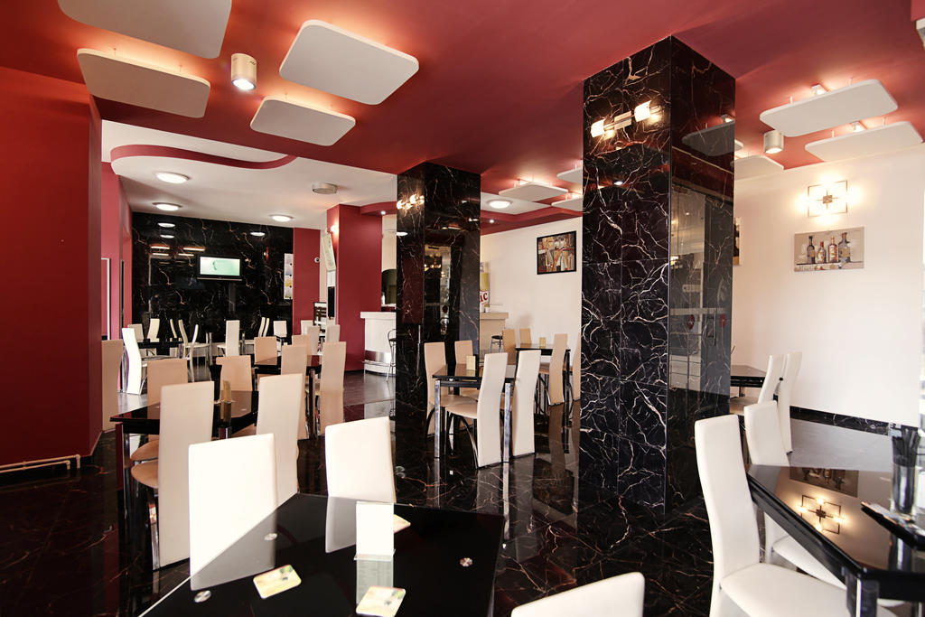 Hotel Cerbul Covasna Buitenkant foto