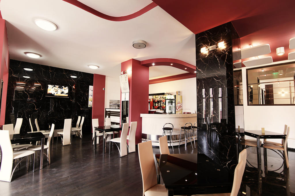 Hotel Cerbul Covasna Buitenkant foto